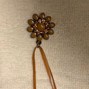 Beige with rhinestones fashion jewelry necklace.